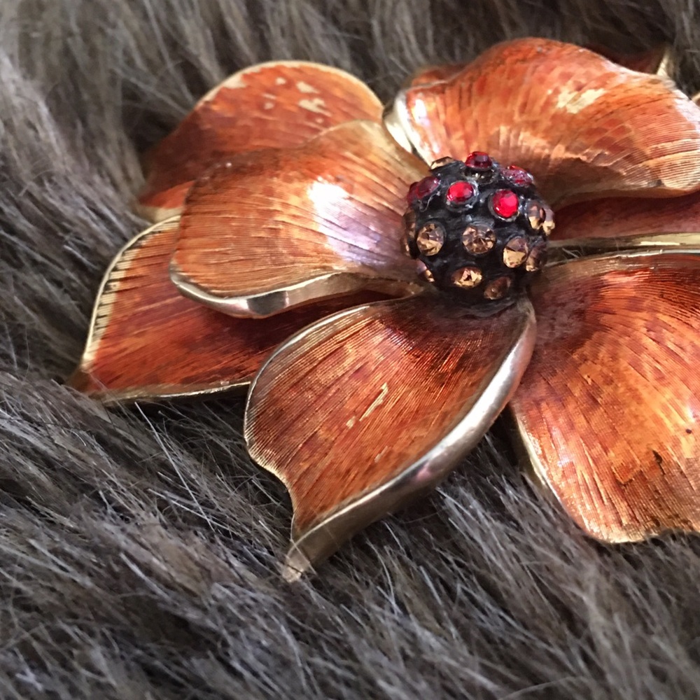 Vintage painted gold tone rhinestone pin brooch - Picture 3 of 6